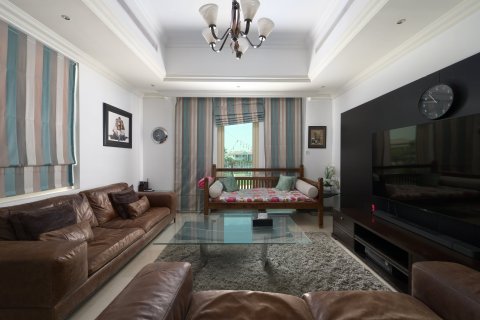 Villa in Jumeirah Islands, Dubai 4 bedrooms, 492.39 sq.m. № 141145 - photo 11