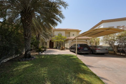 Villa in Jumeirah Islands, Dubai 4 bedrooms, 492.39 sq.m. № 141145 - photo 17