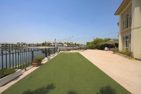 Villa in Jumeirah Islands, Dubai 4 bedrooms, 492.39 sq.m. № 141145 - photo 5
