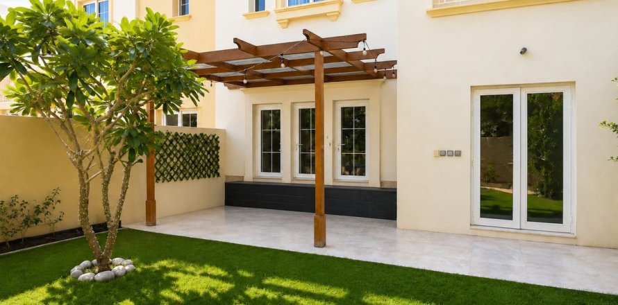 Villa in Dubai 3 bedrooms, 212.5 sq.m. № 123771