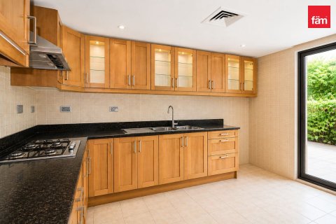 Villa in Dubai 3 bedrooms, 212.5 sq.m. № 123771 - photo 3