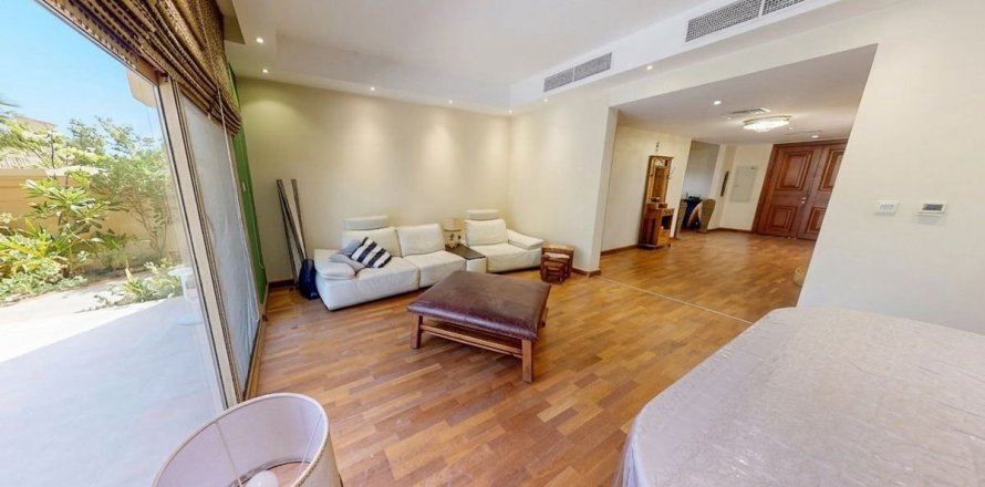 Villa in Wadi Al Safa 2, Dubai 5 bedrooms, 814 sq.m. № 115821