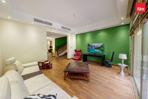 Villa in Wadi Al Safa 2, Dubai 5 bedrooms, 814 sq.m. № 115821 - photo 9
