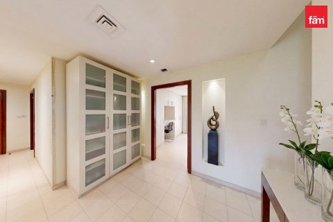Villa in Wadi Al Safa 2, Dubai 5 bedrooms, 814 sq.m. № 115821 - photo 8