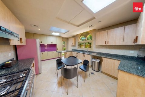 Villa in Wadi Al Safa 2, Dubai 5 bedrooms, 814 sq.m. № 115821 - photo 4