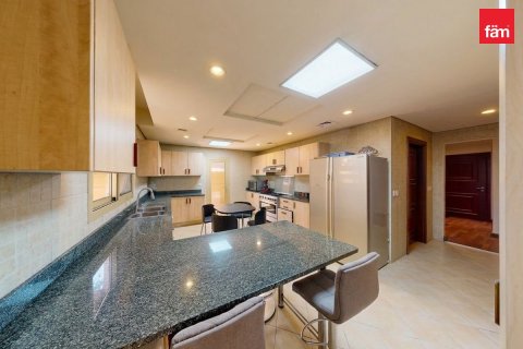 Villa in Wadi Al Safa 2, Dubai 5 bedrooms, 814 sq.m. № 115821 - photo 5