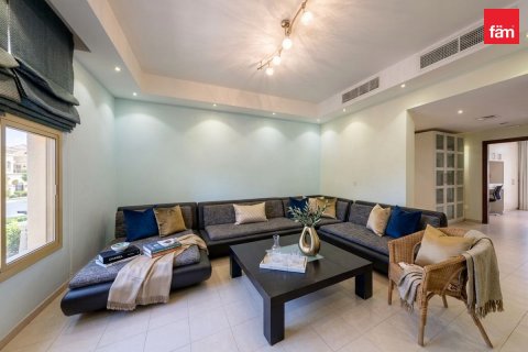 Villa in Wadi Al Safa 2, Dubai 5 bedrooms, 814 sq.m. № 115821 - photo 13