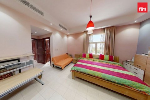 Villa in Wadi Al Safa 2, Dubai 5 bedrooms, 814 sq.m. № 115821 - photo 16