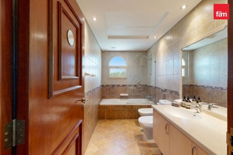 Villa in Wadi Al Safa 2, Dubai 5 bedrooms, 814 sq.m. № 115821 - photo 22