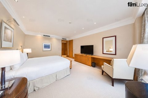 Apartment in DIFC, Dubai 4 bedrooms, 255.9 sq.m. № 109280 - photo 15