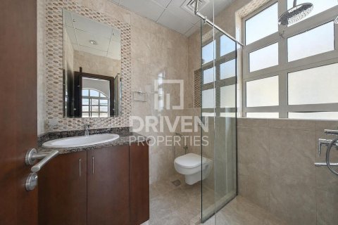 Villa in The Villa, Dubai 5 bedrooms, 445.93 sq.m. № 138715 - photo 20