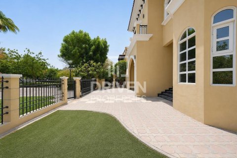 Villa in The Villa, Dubai 5 bedrooms, 445.93 sq.m. № 138715 - photo 24
