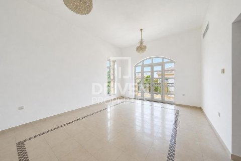 Villa in The Villa, Dubai 5 bedrooms, 445.93 sq.m. № 138715 - photo 15
