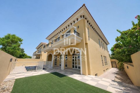 Villa in The Villa, Dubai 5 bedrooms, 445.93 sq.m. № 138715