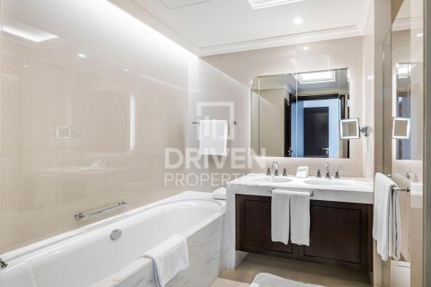 Apartment in The Address Residence Fountain Views, Downtown Dubai (Downtown Burj Dubai), Dubai 2 bedrooms, 146.79 sq.m. № 138719 - photo 11