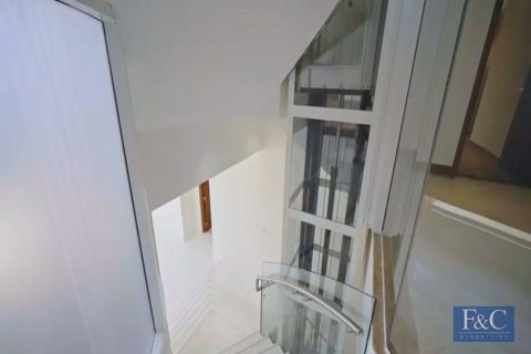 Villa in Umm Suqeim 3, Umm Suqeim, Dubai 7 bedrooms, 892 sq.m. № 103772 - photo 9