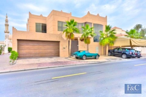 Villa in Umm Suqeim 3, Umm Suqeim, Dubai 7 bedrooms, 892 sq.m. № 103772 - photo 2