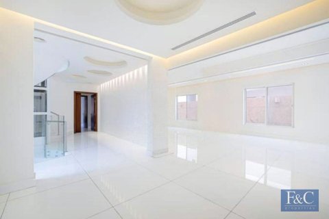 Villa in Umm Suqeim 3, Umm Suqeim, Dubai 7 bedrooms, 892 sq.m. № 103772 - photo 19