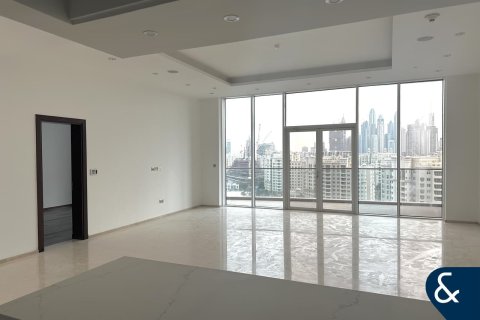 Снять в аренду квартиру в Tiara Residences, Пальма Джумейра, Дубай: 3 спальни, 211м², № 91518 - фото 17