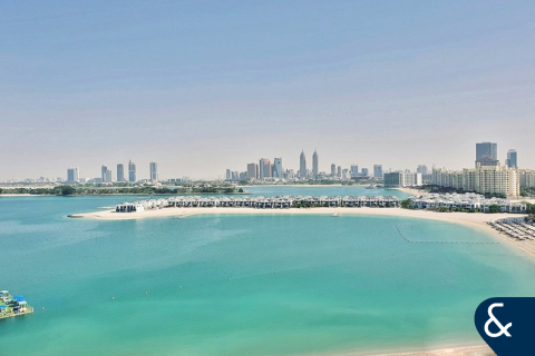 Снять в аренду квартиру в Tiara Residences, Пальма Джумейра, Дубай: 3 спальни, 211м², № 91518 - фото 2