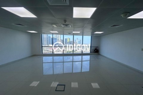 Oficina en Jumeirah Lake Towers, Dubai, 68.1 m², № 122054