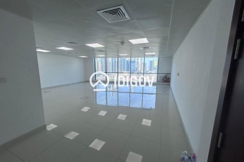 Oficina en Jumeirah Lake Towers, Dubai, 68.1 m², № 122054 - foto 3