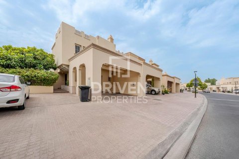 Villa in Springs 11, The Springs, Dubai 3 bedrooms, 377 sq.m. № 129430 - photo 2
