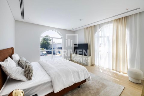 Villa in Umm Suqeim, Dubai 4 bedrooms, 297.29 sq.m. № 129431 - photo 18