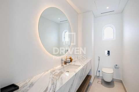 Villa in Umm Suqeim, Dubai 4 bedrooms, 297.29 sq.m. № 129431 - photo 13