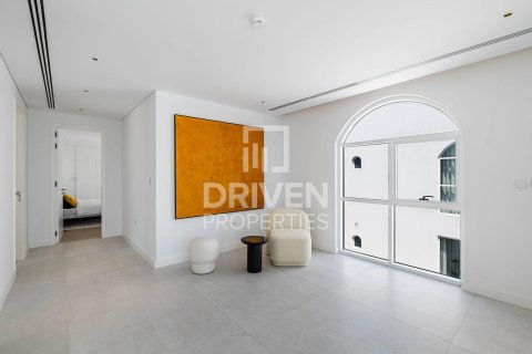 Villa in Umm Suqeim, Dubai 4 bedrooms, 297.29 sq.m. № 129431 - photo 15