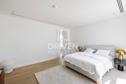 Villa in Umm Suqeim, Dubai 4 bedrooms, 297.29 sq.m. № 129431 - photo 17