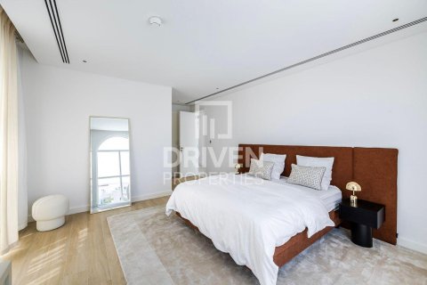 Villa in Umm Suqeim, Dubai 4 bedrooms, 297.29 sq.m. № 129431 - photo 21