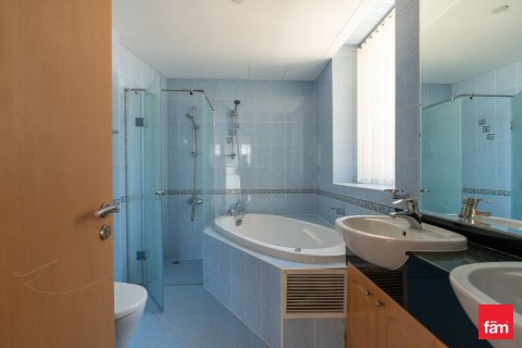 Снять в аренду квартиру в Дубай Марине, Дубай: 2 спальни, 152.8м², № 55719 - фото 19