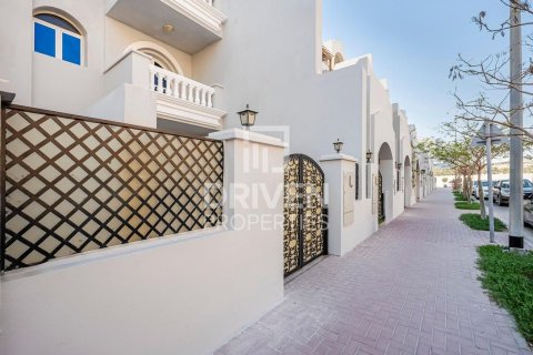 Townhouse in Seasons Community, Jumeirah Village Circle, Dubai 4 bedrooms, 219 sq.m. № 65264 - photo 5