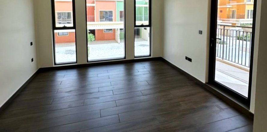 Таунхаус в Дубае, 5 спален, 219.6м², № 110812