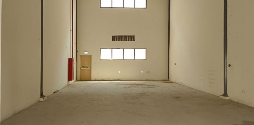 Warehouse in Dubai 195.9 sq.m. № 123381