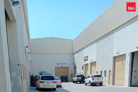 Warehouse in Dubai 195.9 sq.m. № 123381 - photo 3