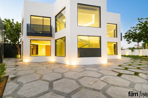 Villa à Dubai, 5 chambres, 1393.5 m², № 8051 - photo 2