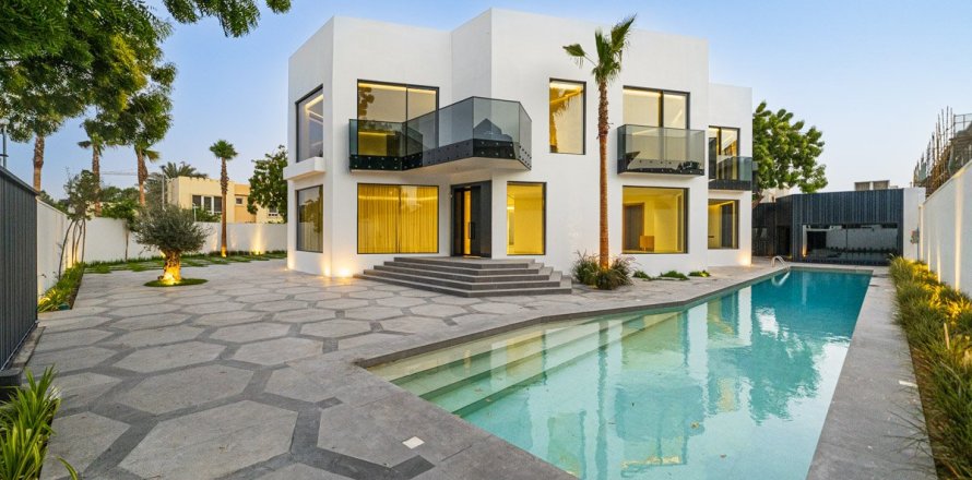 Villa à Dubai, 5 chambres, 1393.5 m², № 8051