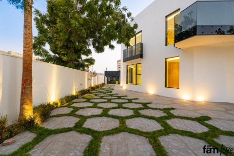 Villa à Dubai, 5 chambres, 1393.5 m², № 8051 - photo 4