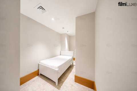 Снять в аренду квартиру в DIFC, Дубай: 4 спальни, 256м², № 108534 - фото 9