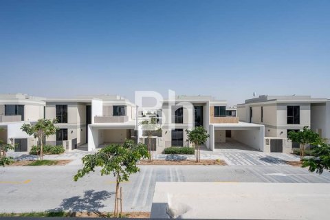 Снять в аренду виллу в Tilal Al Ghaf, Дубай: 4 спальни, 373м², № 58028 - фото 13