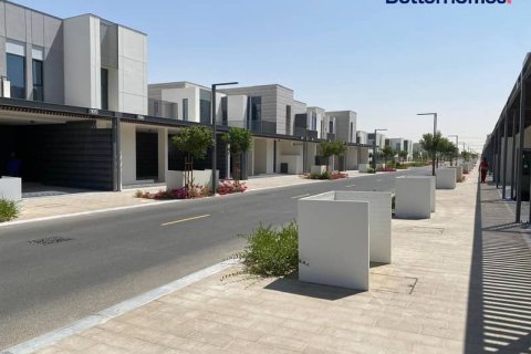 Townhouse in Arabian Ranches 3, Dubai 3 bedrooms, 180 sq.m. № 58027 - photo 9