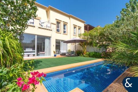 Villa en The Springs, Dubai, 4 dormitorios, 240 m², № 75400 - foto 1