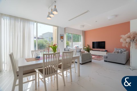 Villa en The Springs, Dubai, 4 dormitorios, 240 m², № 75400 - foto 3