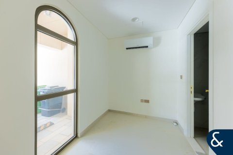 Купить виллу в Джумейра Гольф Эстейтс, Дубай: 3 спальни, 204м², № 75398 - фото 6