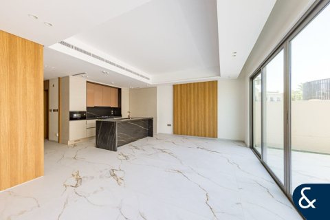 Купить виллу в Джумейра Гольф Эстейтс, Дубай: 3 спальни, 204м², № 75398 - фото 2