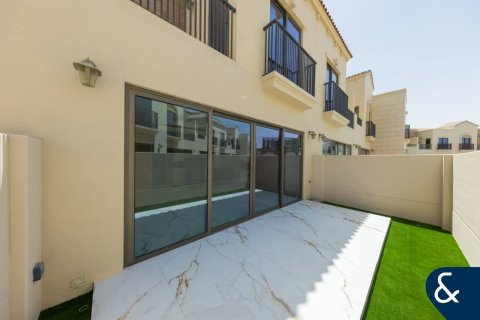 Купить виллу в Джумейра Гольф Эстейтс, Дубай: 3 спальни, 204м², № 75398 - фото 1