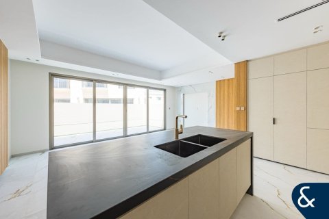 Купить виллу в Джумейра Гольф Эстейтс, Дубай: 3 спальни, 204м², № 75398 - фото 5