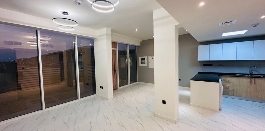 Townhouse in Dubai 2 bedrooms, 79.2 sq.m. № 53360